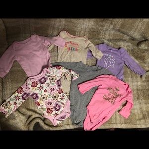 Lot of long sleeve onesies.
